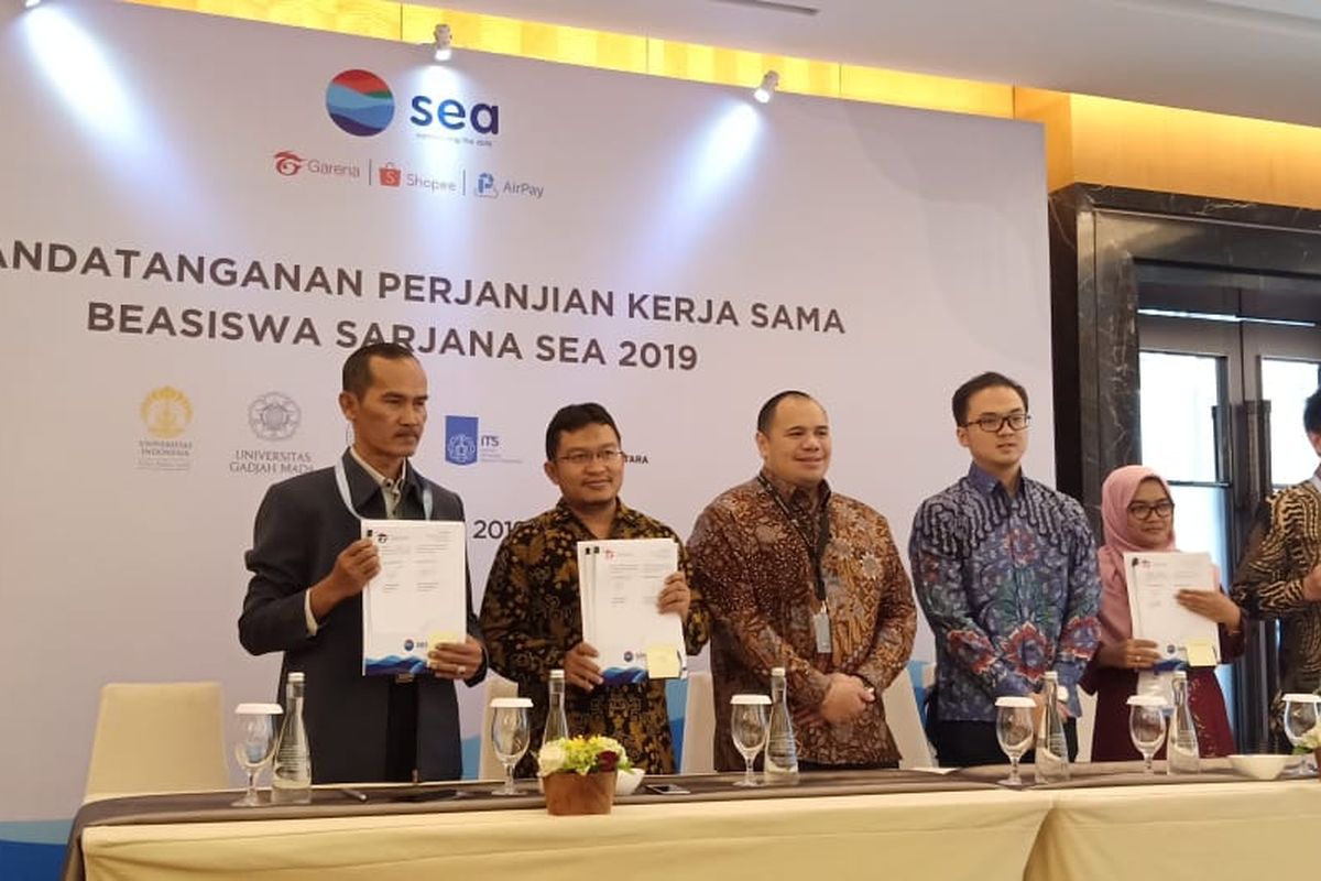 Penandatanganan kerjasama Beasiswa Sea 2019 antara pihak Sea diwakili Pandu Patria Sjahrir (Presiden Komisaris Sea Group Indonesia) dengan perwakilan 5 universitas penerima beasiswa  di Jakarta (26/7/2019).