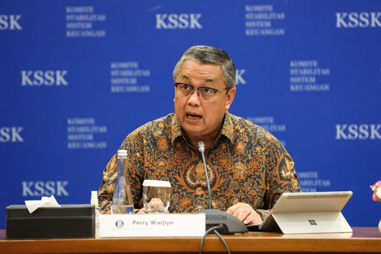 Komite Stabilitas Sistem Keuangan (KSSK) yaitu Gubernur Bank Indonesia (BI) Perry Warjiyo saat menggelar jumpa pers di Kementerian Keuangan Republik Indonesia, Senin (1/8/2022). Stabilitas sistem keuangan pada kuartal II-2022 berada dalam kondisi yang terjaga meski di tengah tekanan global.