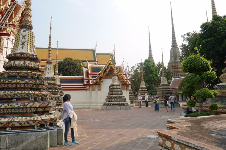 Wat Pho salah satu kuil ikonik di Bangkok, Thailand, Mingu (4/2/2018).