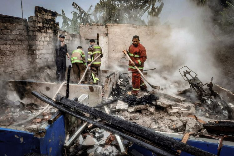 Sebanyak empat rumah di Kabupaten Bandung Barat (KBB), Jawa Barat ludes dilalap di jago merah, Selasa (20/9/2022).