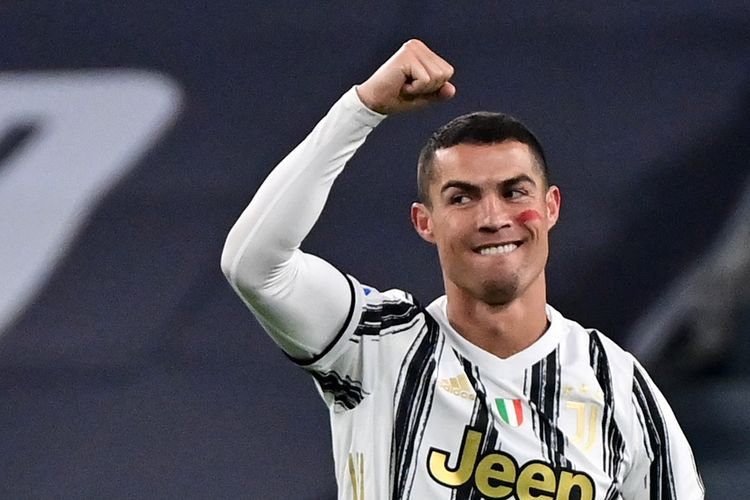 Penyerang Juventus, Cristiano Ronaldo, merayakan gol ke gawang Cagliari, Minggu (22/11/2020) dini hari WIB.