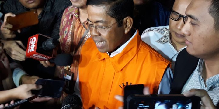 Mantan Sekjen Partai Golkar, Idrus Marham ditahan seusai diperiksa di Gedung KPK Jakarta, Jumat (31/8/2018).