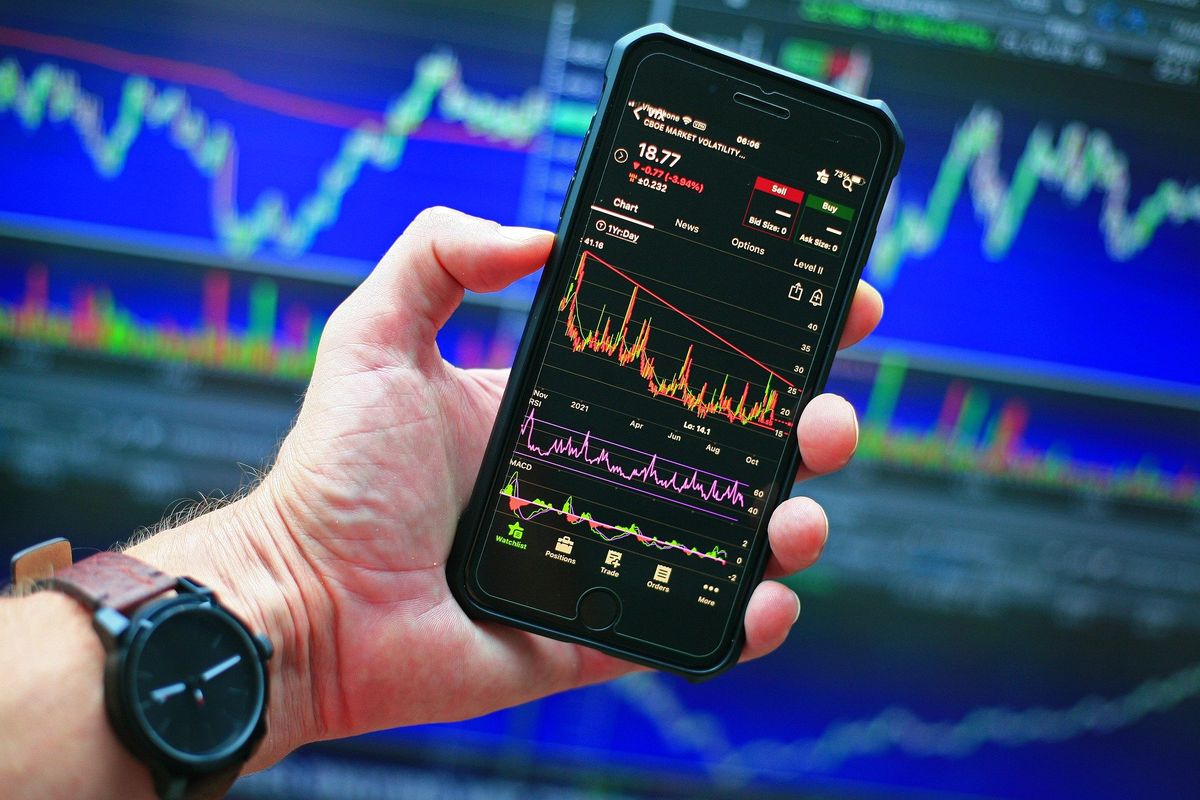 Investasi saham adalah aktivitas menanamkan modal kepada perusahaan yang sudah terdaftar dalam Bursa Efek Indonesia (BEI) dan memperjual belikan sahamnya.