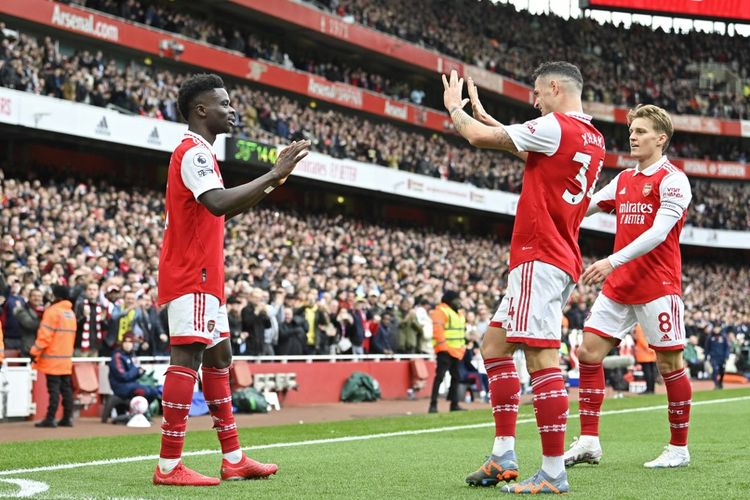 Para pemain Arsenal merayakan gol Bukayo Saka ke gawang Crystal Palace pada laga lanjutan Liga Inggris di Stadion Emirates, London, pada Minggu (19/3/2023). Terkini, Arsenal akan menjamu Chelsea dalam pekan ke-34 Liga Inggris 2022-2023. Hasil laga ini bakal menentukan persaingan di papan atas klasemen Liga Inggris.