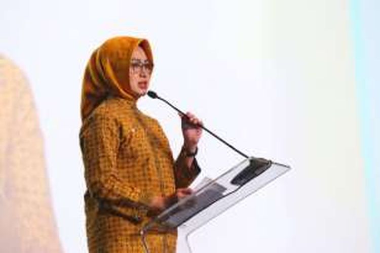 Wali Kota Tangerang Selatan Airin Rachmi Diany saat menjadi pembicara dalam acara Indonesia Smart City Forum (ISCF) 2016 di Trans Luxury Hotel, Bandung, Jum'at (2/9/2016). KOMPAS.com/DENDI RAMDHANI