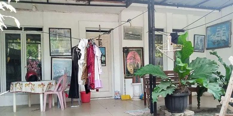 Rumah Hans dan Rita Tomasoa, pasangan lansia yang ditemukan meninggal di dalam rumahnya.