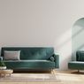 Ide Dekorasi Ruang Tamu dengan Sofa Berwarna Hijau Zamrud