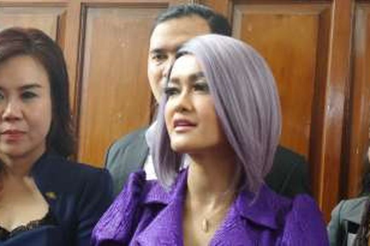 Artis peran dan penyanyi Julia Perez menghadiri sidang perceraiannya, di Pengadilan Negeri Jakarta Selatan pada Kamis (12/5/2016).
