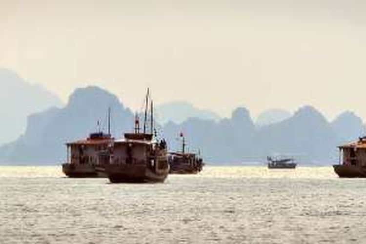 Halong Bay di Teluk Tonkin, Provinsi Quang Ninh, Vietnam.