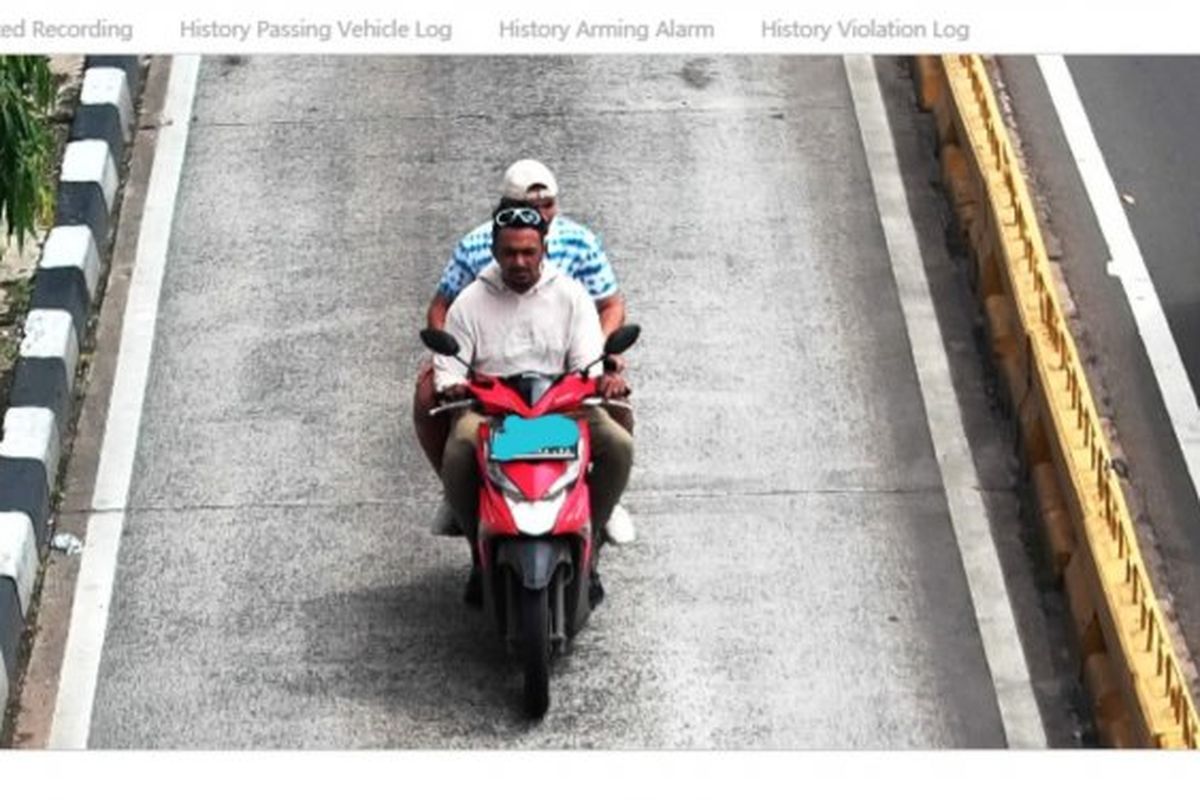  Petugas Ditlantas Polda Metro Jaya mencatat 167 pengemudi sepeda motor terekam kamera tilang elektronik (Electronic Traffic Law Enforcement/ETLE) pada hari pertama, Jumat (1/2).