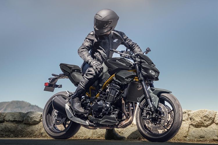Kawasaki Z900 dan Z900 SE warnanya 2026