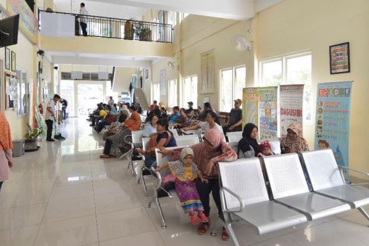 Suasana di Puskesmas Ngagel Rejo, Surabaya.