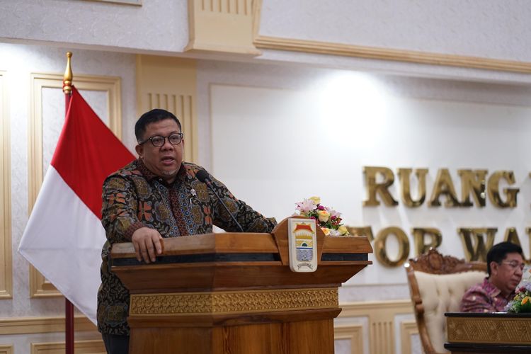 Wakil Menteri Perumahan dan Kawasan Permukiman (PKP) Fahri Hamzah mendorong Pemerintah Kota Palembang untuk segera menyiapkan desain besar penataan kota, khususnya kawasan Sungai Musi. Hal ini disampaikannya saat kunjungan kerja bersama delegasi Organisation for Economic Co-operation and Development (OECD) di Palembang, Sumatera Selatan, Jumat (11/7/2025).