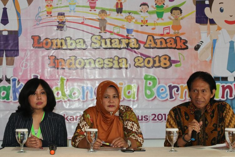Yen Sinaringati, Elvi Hendrani dan pengamat musik Bens Leo dalam Konferensi Pers Lomba Lagu Anak Indonesia di kawasan Gondangdia, Jakarta Pusat, Kamis (23/8/2018).