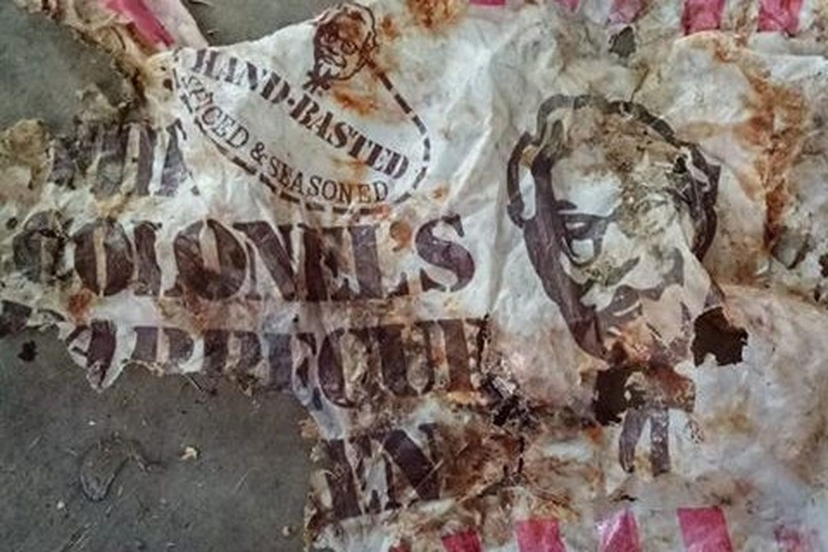 Plastik KFC berumur 40 tahun