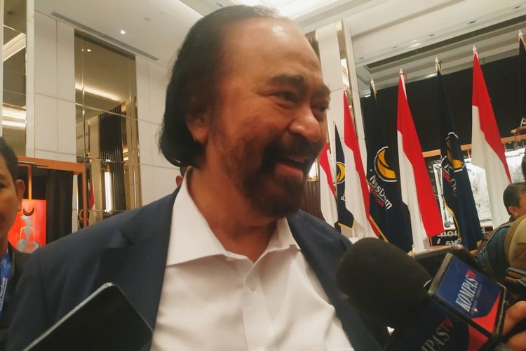 Ketua Umum Partai Nasdem Surya Paloh usai memberikan paparannya pada acara silaturahmi dengan 50 guru besar perguruan tinggi seluruh Indonesia di Nasdem Tower, Gondangdia, Jakarta pada Sabtu (22/10/2022).