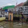 Jenuh Banjir Demak Terus Berulang, Sejumlah Spanduk Sentil Kepala Desa