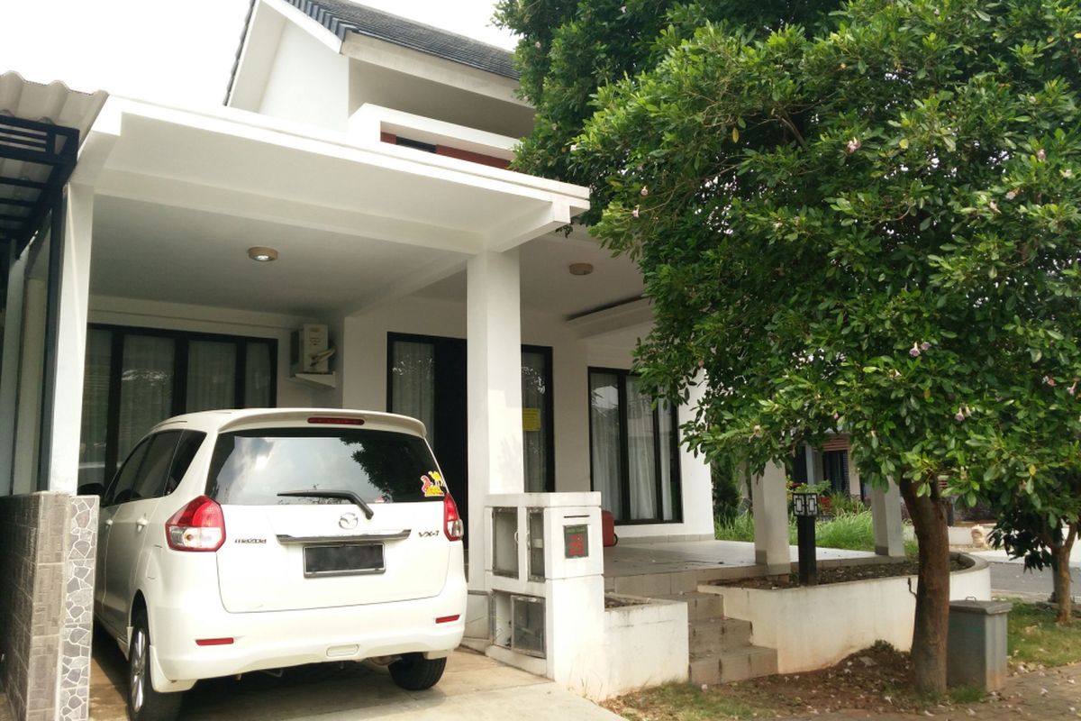 Kondisi rumah terduga teroris setelah didatangi polisi di perumahan Cluster Melia Grove RT 03/23 Blok GM 1 Nomor 25, Paku Jaya, Serpong Utara, Tangerang Selatan, Jumat (11/8/2017).