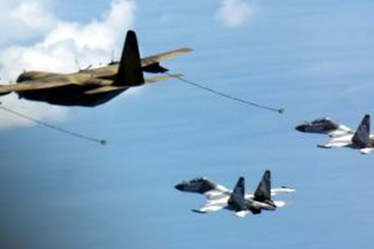 KC-130B Hercules TNI-AU yang digunakan untuk misi air-to-air refuelling dengan Su-27/30 Sukhoi