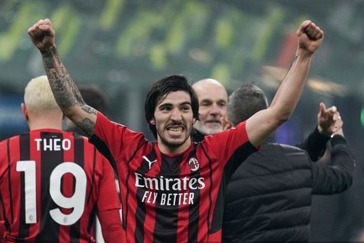 Ekspresi bahagia Sandro Tonali seusai membantu AC Milan menumbangkan rival sekota mereka, Inter Milan, dengan skor tipis 2-1 pada laga pekan ke-24 kasta teratas Liga Italia, Serie A, yang berlangsung di Stadion Giuseppe Meazza, Minggu (6/2/2022) dini hari WIB.
