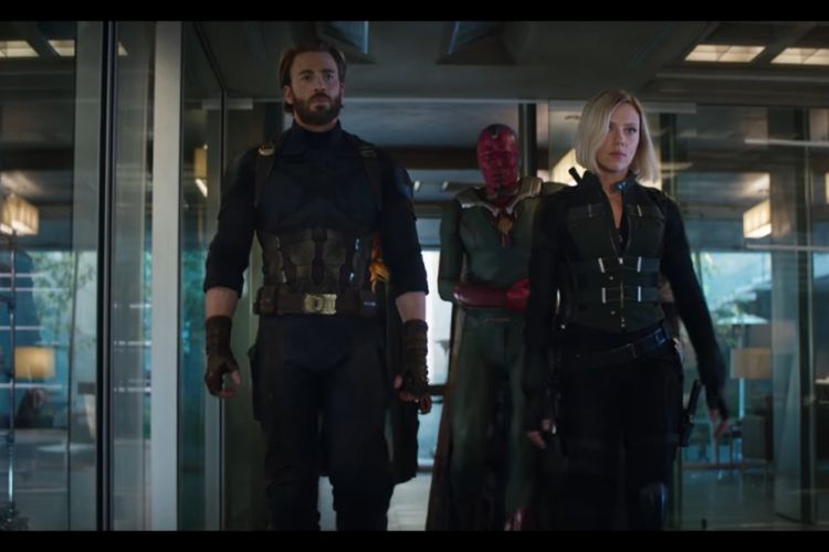 Captain America, Black Widow, dan Vision beraksi dalam Avengers: Infinity War.