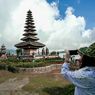 Kunjungan Turis Asing ke Pura Ulun Danu Bali Naik 30 Persen