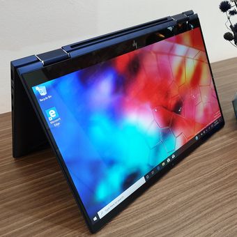 HP Elite Dragonfly 2 bisa berubah menjadi serupa tablet dengan cara menekuk layar.