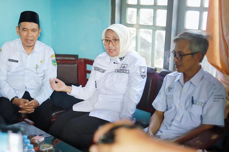 Bupati Lilis Minta Warga Kebumen Segera Lapor jika Data Desil Tidak Sesuai