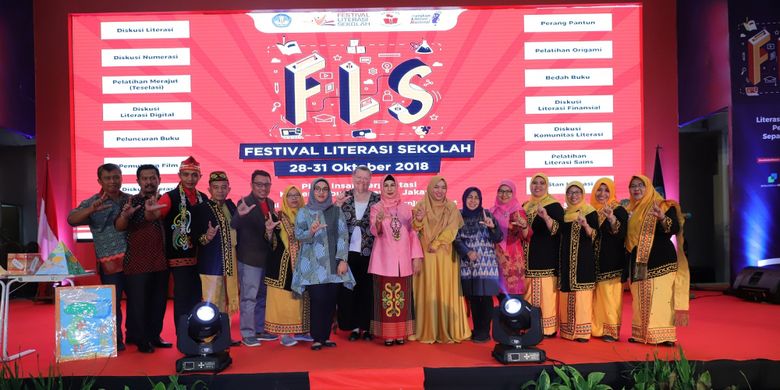 Kolaborasi pegiat literasi Kalimantan Utara dalam ajang Festival Literasi Sekolah 2018 di Gedung Kemendikbud Jakarta (30/10/2018).