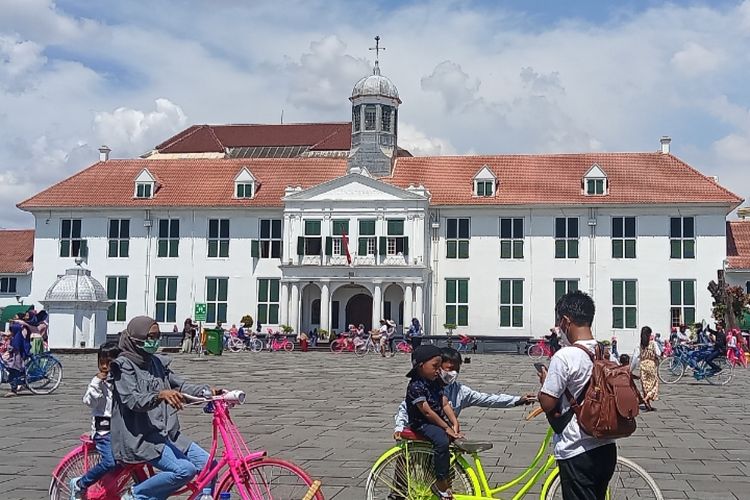 Suasana Wisata Kota Tua Jakarta (Depan Museum Fatahillah) saat H+4 Lebaran pada Jumat (6/5/2022)