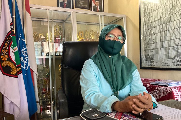 Kepala Sekolah SDN Semanggi Lor Surakarta, Sri Murtini saat diwawancara, Jumat (3/9/2021).