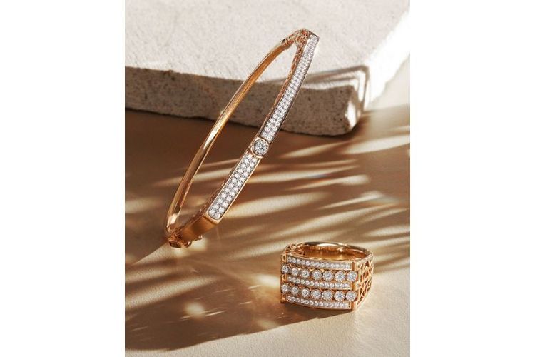 Frank & co. menghadirkan koleksi perhiasan berlian wanita terbaru, Palma Collection, yang mengusung tema ?The Iconic Hollow Design?. 