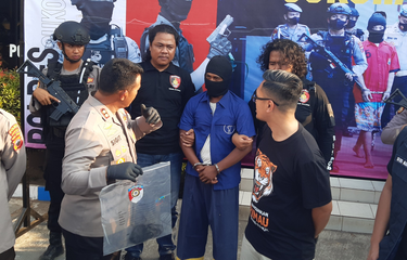 Konferensi pers ungkap kasus dugaan pembunuhan dosen UIN Raden Mas Surakarta, Wahyu Dian Silviani (34) di Mapolsek Gatak, Sukoharjo, Jawa Tengah, Jumat (25/8/2023).
