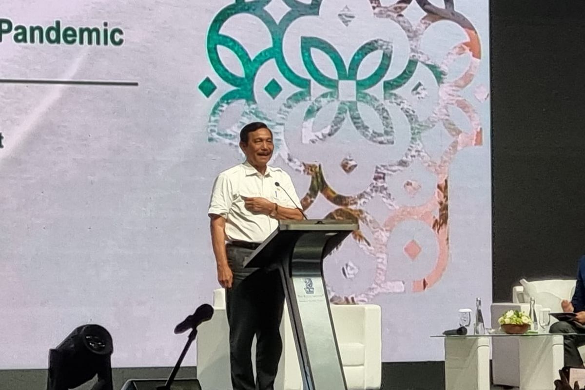 Menteri Koordinator Bidang Kemaritiman dan Investasi Luhut Binsar Panjaitan saat acara Wisdom Wealth 2022 di Ritz Carlton Pacific Place Jakarta, Selasa (29/11/2022). Luhut mengaku tidak khawatir jika rupiah tembus Rp 16.000 per dollar AS. 