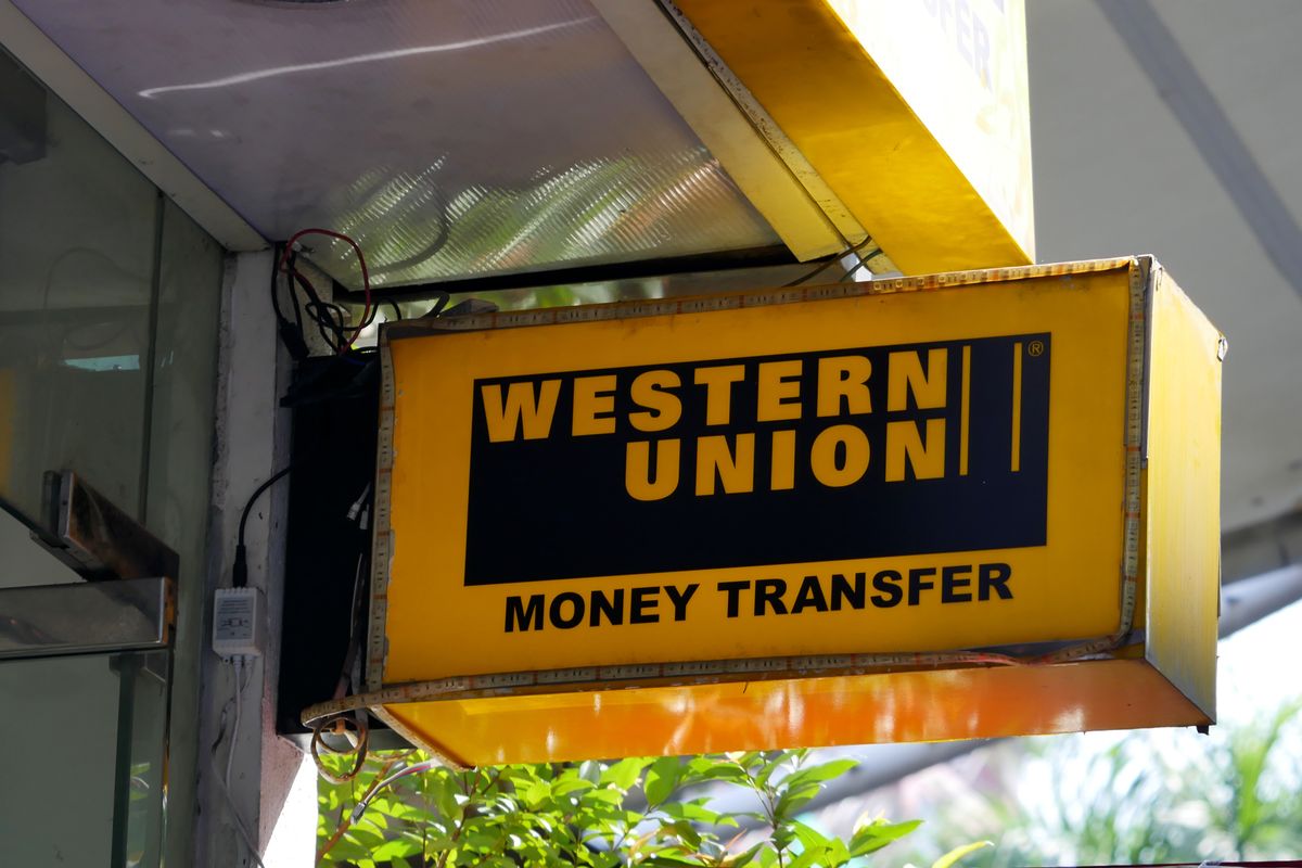 Western Union adalah alternatif pengiriman uang ke luar negeri. Nah untuk biaya Western Union berbeda-beda tergantung agen.