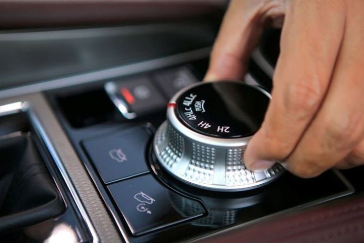 Dengan segala pembaruan yang dihadirkan, New Pajero Sport merupakan SUV yang tak hanya tangguh, tetapi juga penuh kenyamanan dan keamanan.