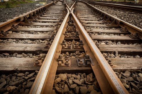 Selain Ada Gangguan Listrik, Jalur KRL Stasiun Cakung - Bekasi Patah