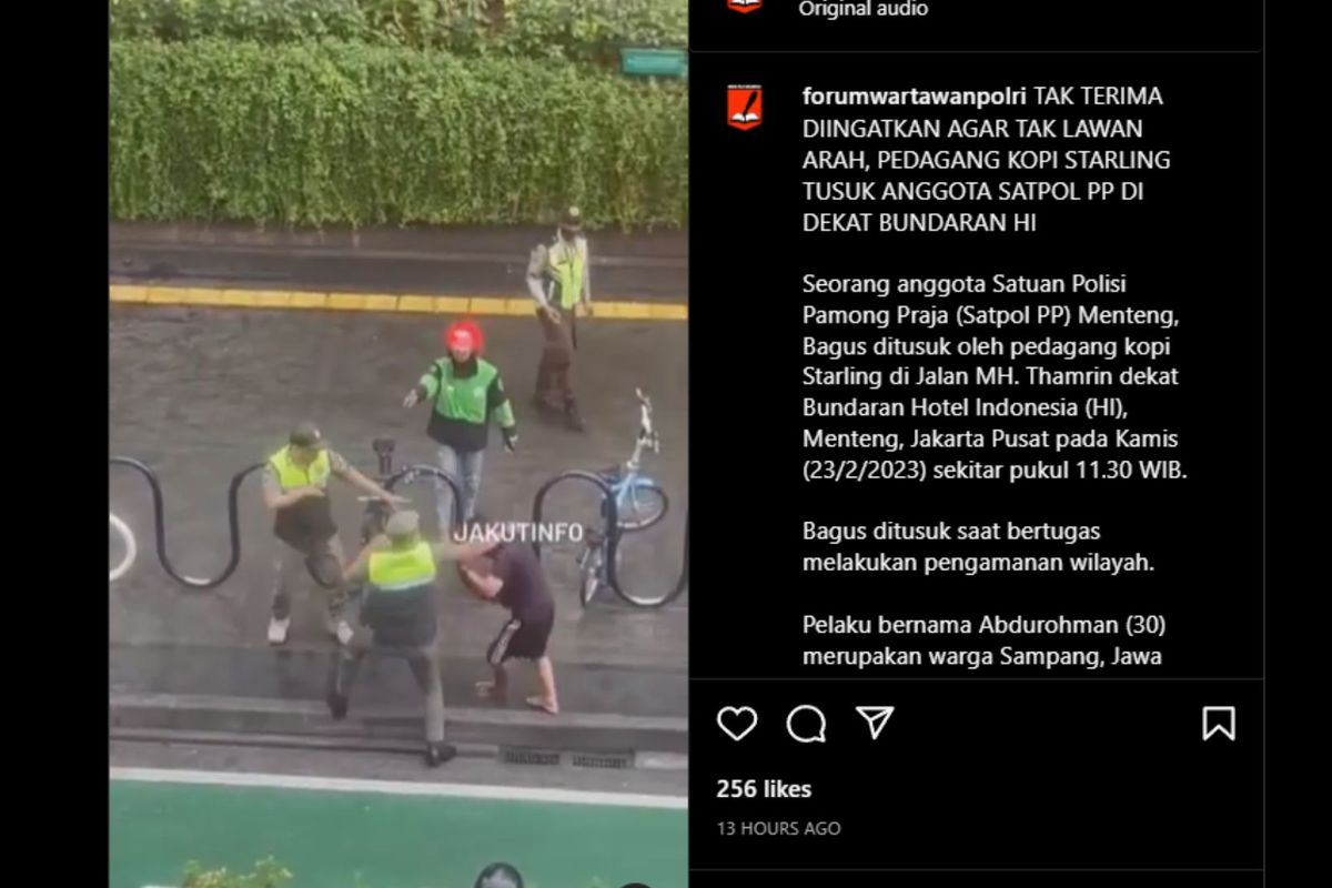 Perkelahian antara anggota Satpol PP dengan opedagang kopi keliling terekam kamera warganet pada Kamis (23/2/2023). Perkelahian terjadi di depan Hotel Grand Hyatt, Jakarta Pusat puku; 11.30 WIB.