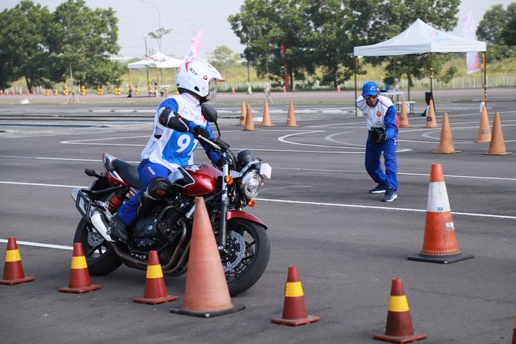 PT Astra Honda Motor (AHM) kembali menyelenggarakan Astra Honda Safety Riding Instructors Competition (AHSRIC) yang ke-14, sebuah kompetisi safety riding tingkat nasional.