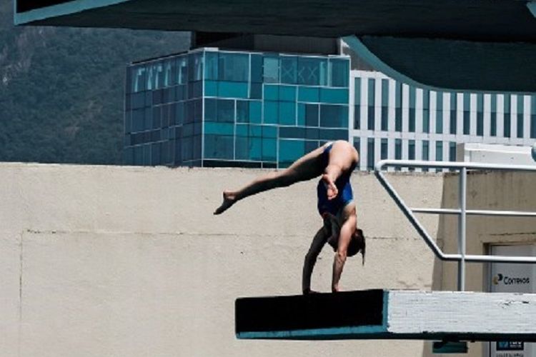 Atlet loncat indah melakukan latihan jelas test event Olimpiade Rio, Februari 2016. 