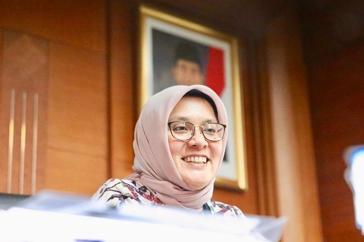 Deputi Bidang Pengembangan Pemasaran I Kemenpar, Rizki Handayani sedang memberikan penjelasan tentang alasan Person Oliviera tampil di gelaran Konser Musik Perbatasan Atambua 2019.