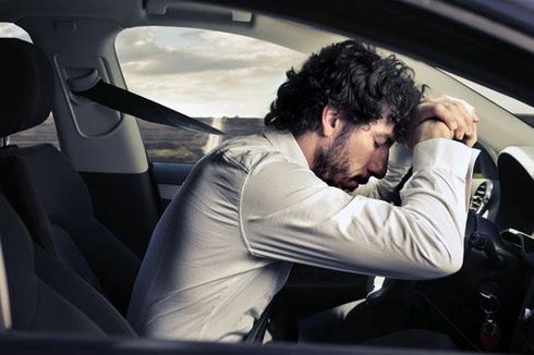 Tidur di Mobil Saat Kondisi Parkir Bisa Sebabkan Kematian Mendadak?