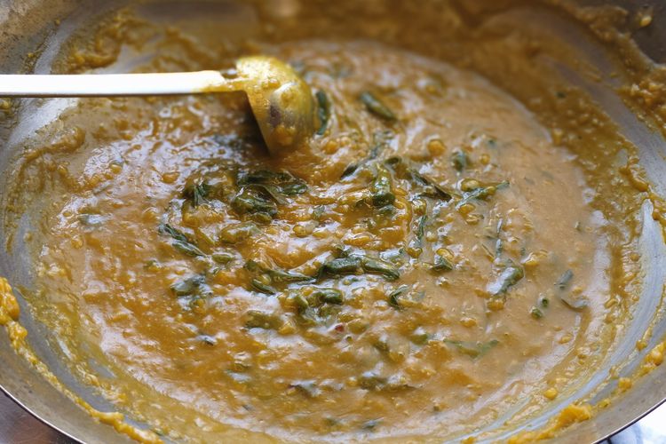 Sajian tinutuan, bubur khas Manado di Swiss-belhotel Maleosan Manado, Rabu (29/10/2025). 