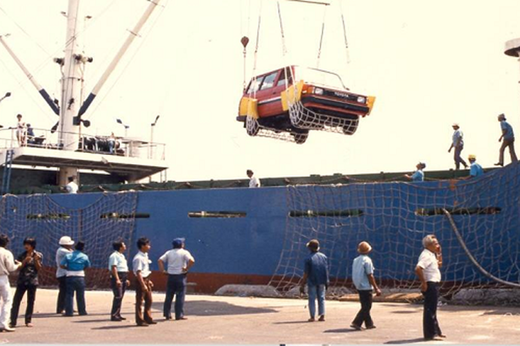 Ekspor perdana Toyota Kijang di 1987