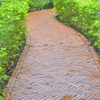 Ilustrasi paving block tanah liat atau batu bata. 