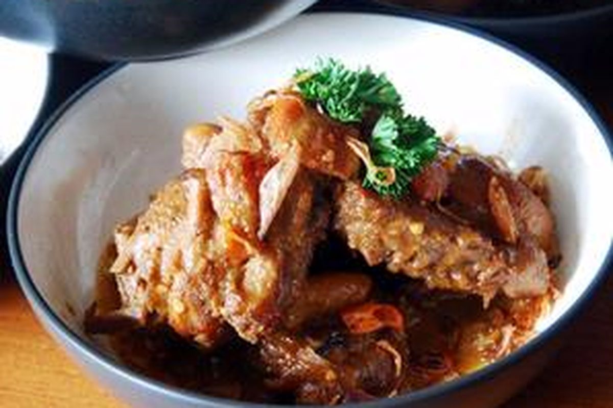 Paling enak bila semur sudah dipanaskan beberapa kali, karena rasanya lebih legit dan gurih.