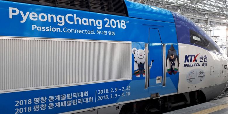 Kereta cepat KTX yang menghubungkan Seoul ke Gangneung saat diuji coba pada November 2017.