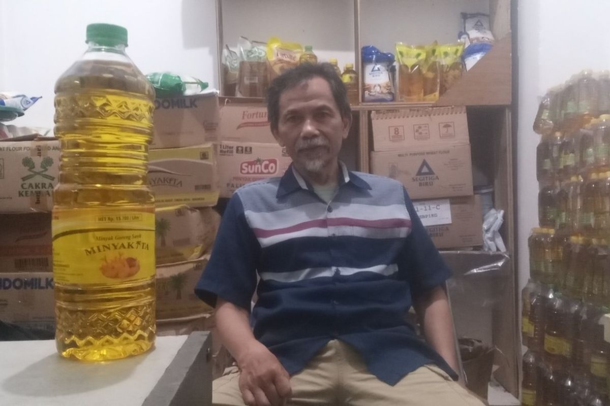Dewan Ketua Asosiasi Pedagang Pasar Tradisional (APPETRA) Jawa Barat, Agus, yang juga pedagang di Pasar Kosambi Kota Bandung, menjelaskan soal harga MinyaKita diatas HET