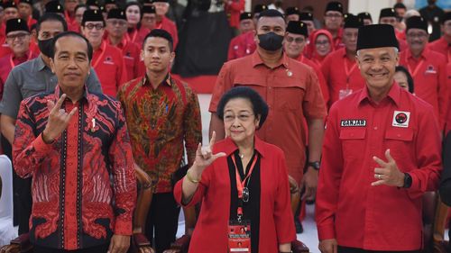 Survei SMRC: 39 Persen Publik Nilai Sikap Jokowi yang Tak Jelas Dukung Capres PDI-P Kurang Pantas