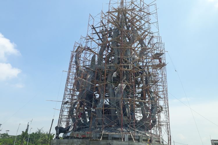 Ikon Patung Suro dan Boyo yang berada di Taman Suroboyo, Jalan Pantai Kenjeran, Kecamatan Bulak, Surabaya.